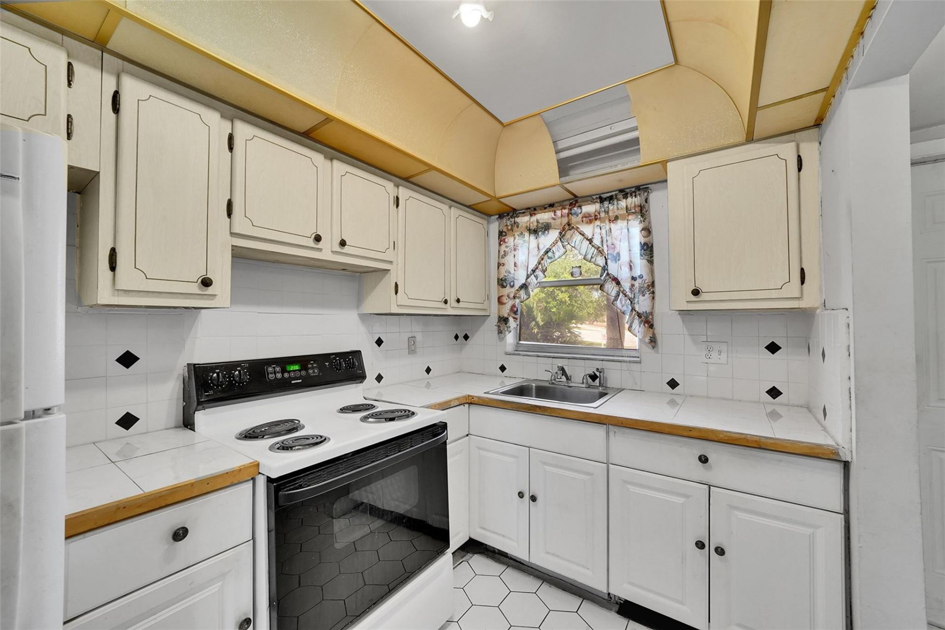 2901 Sunrise Lakes Drive, Unit 101, Fort Lauderdale, FL 33322 Photo