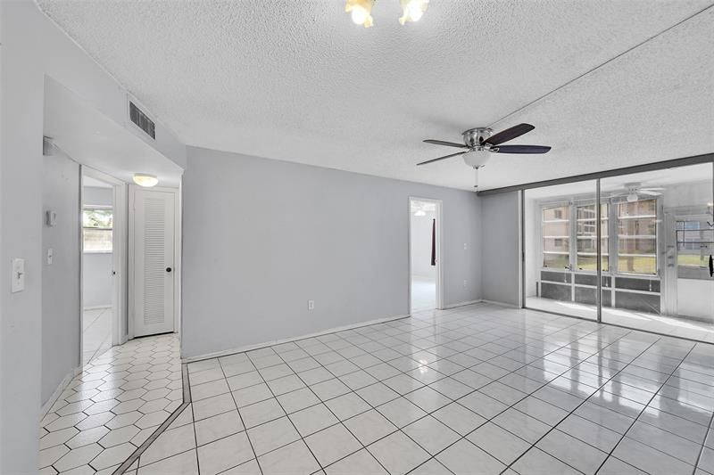 2901 Sunrise Lakes Drive, Unit 101, Fort Lauderdale, FL 33322 Photo