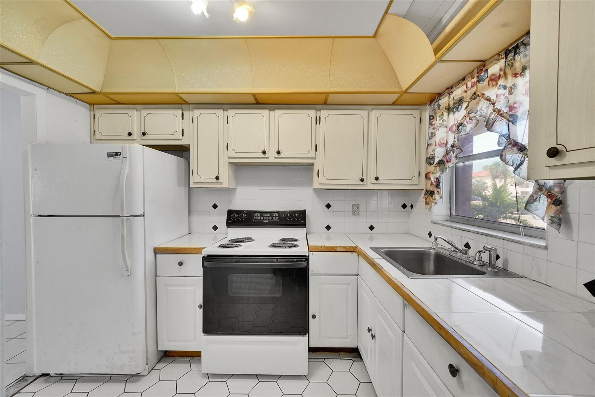 2901 Sunrise Lakes Drive, Unit 101, Fort Lauderdale, FL 33322 Photo