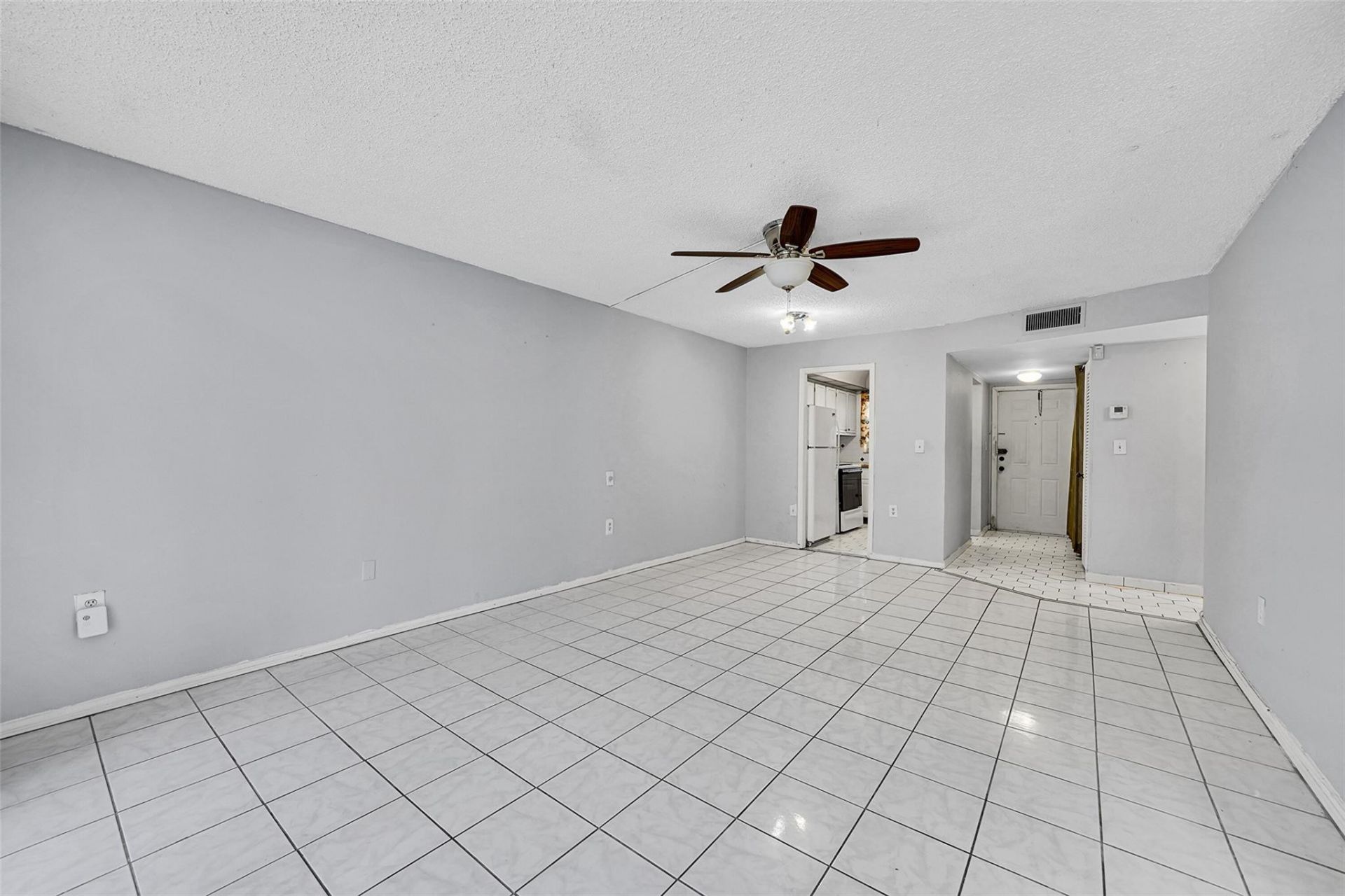 2901 Sunrise Lakes Drive, Unit 101, Fort Lauderdale, FL 33322 Photo