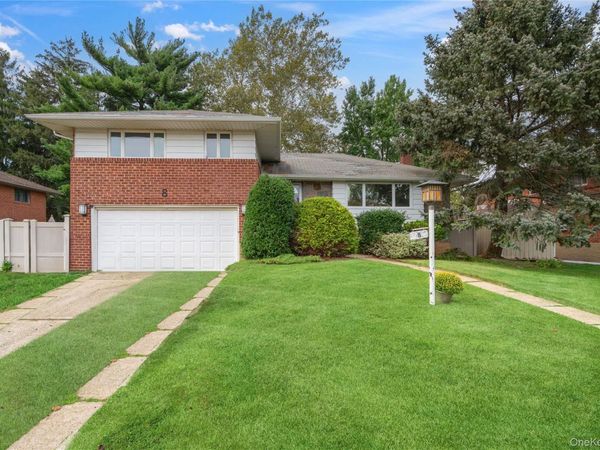 8 Westminster Road, Syosset, NY 11791