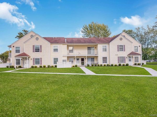 5 Fairview Circle, Middle Island, NY 11953