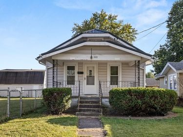 889 Oak Grove Ave, Marion, OH 43302