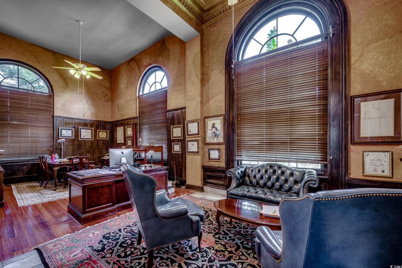 1001 Front St. Photo 11