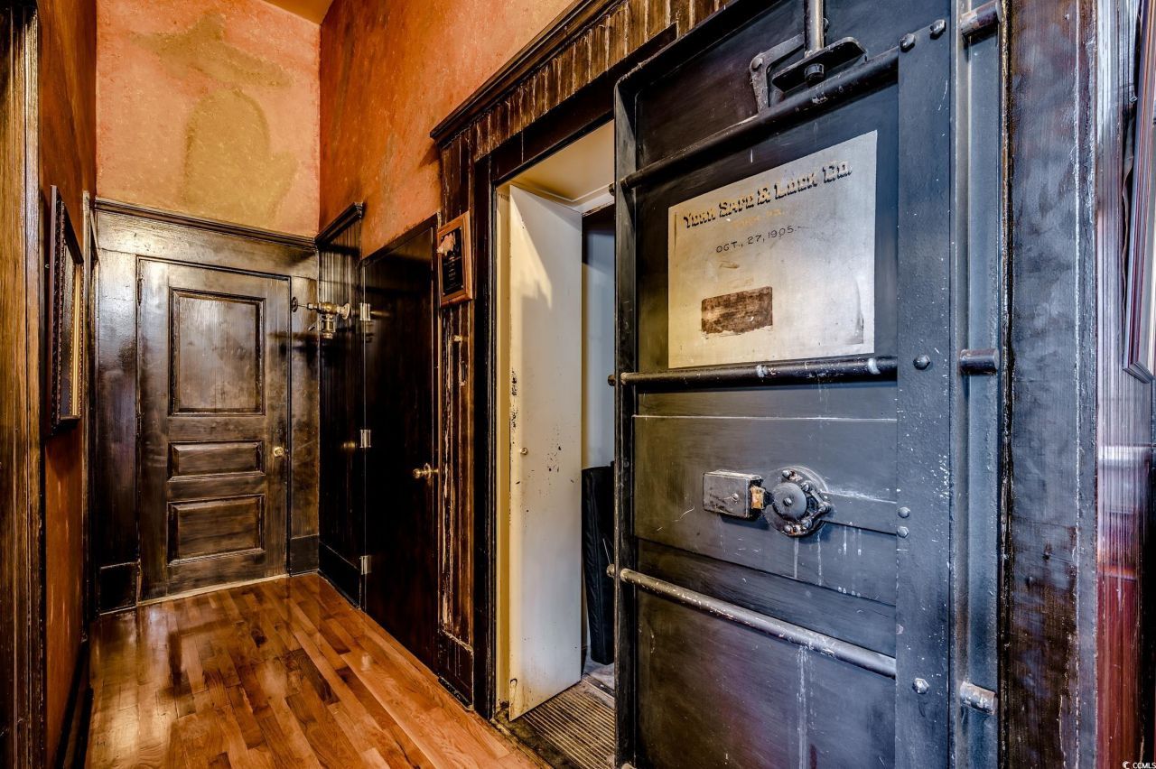 1001 Front St. Photo 14