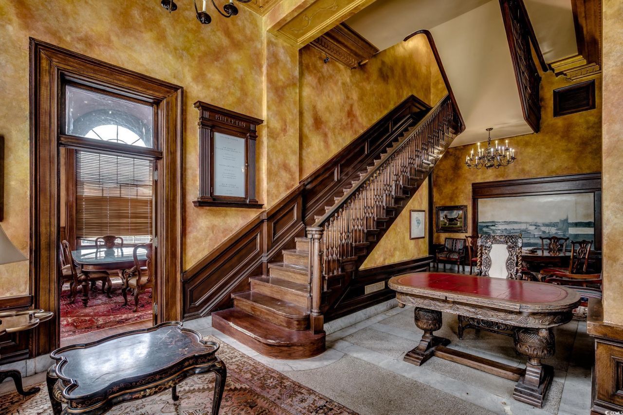 1001 Front St. Photo 4