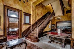 1001 Front St. photo 4