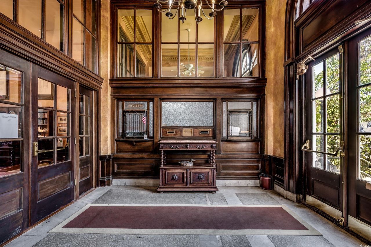 1001 Front St. Photo 6