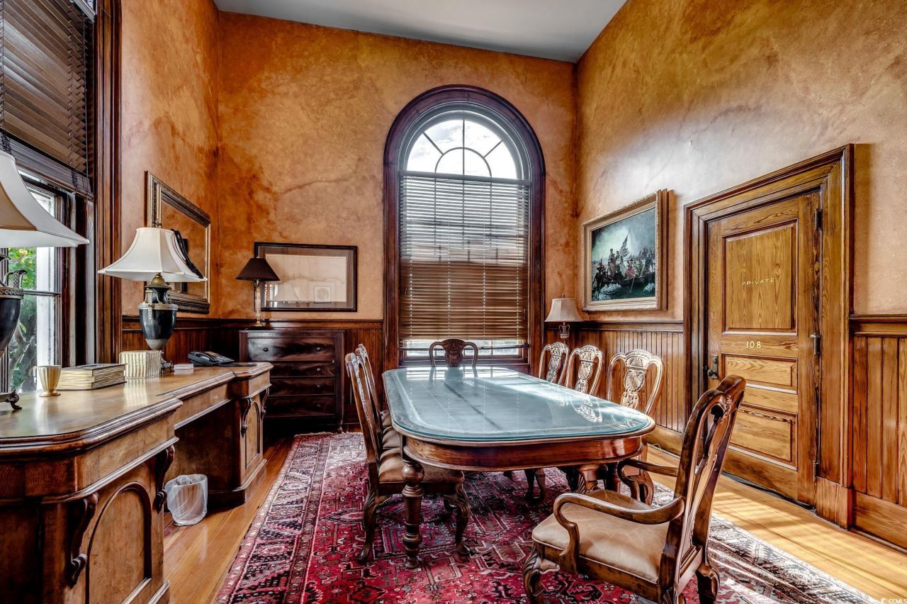 1001 Front St. Photo 7