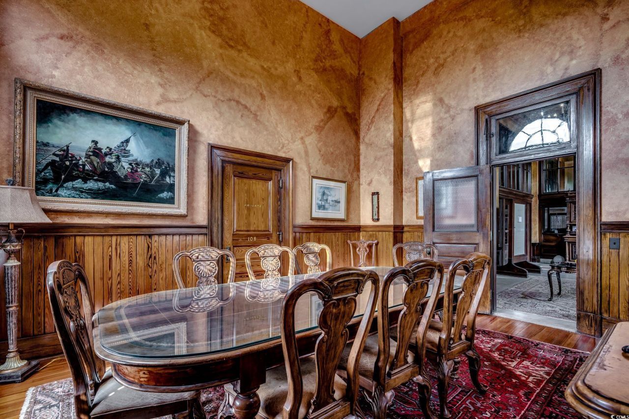 1001 Front St. Photo 8