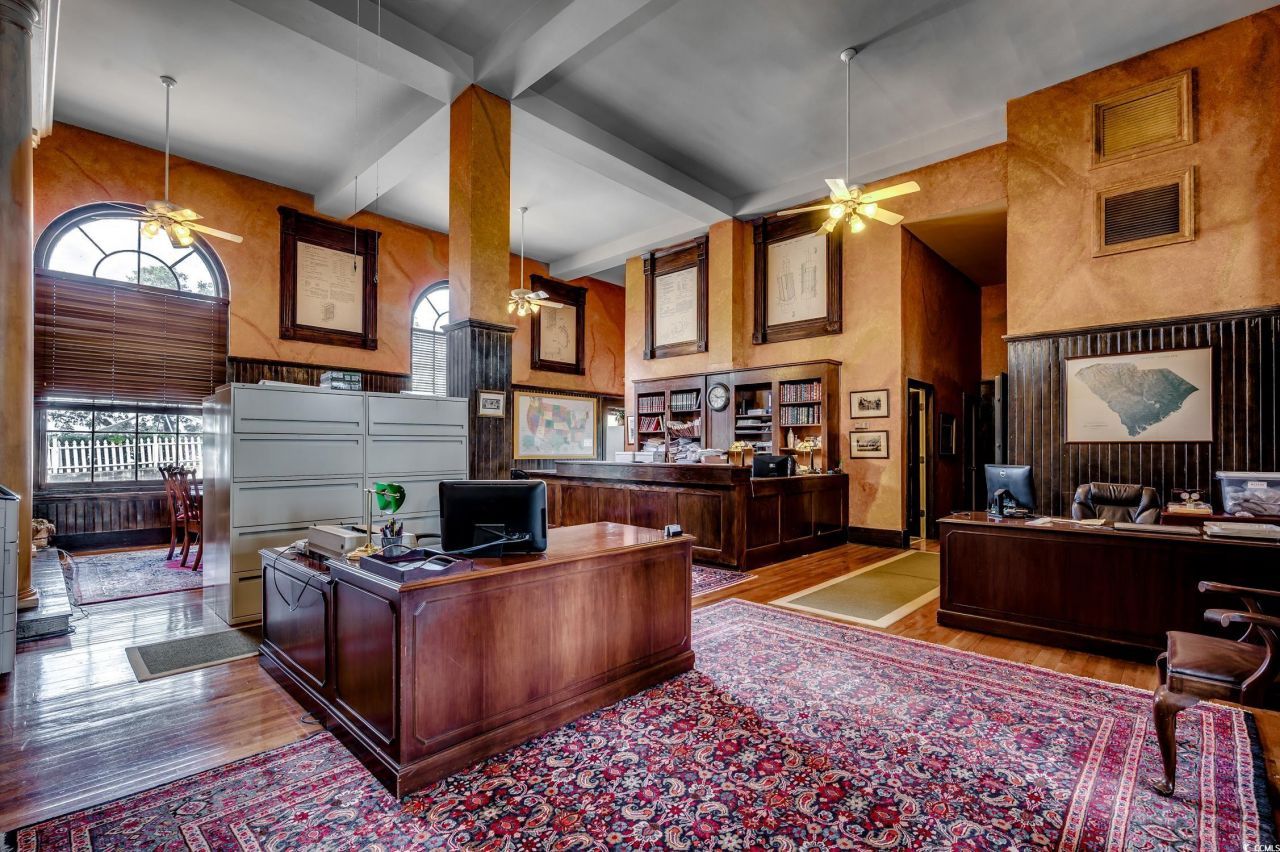 1001 Front St. Photo 9