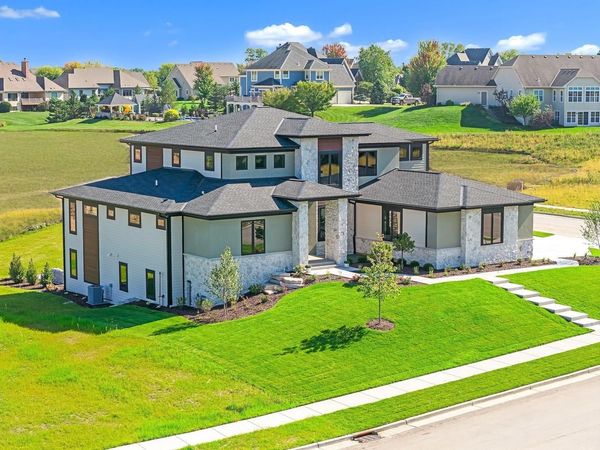 W188N5040 Red Crown TRAIL, Menomonee Falls, WI 53051