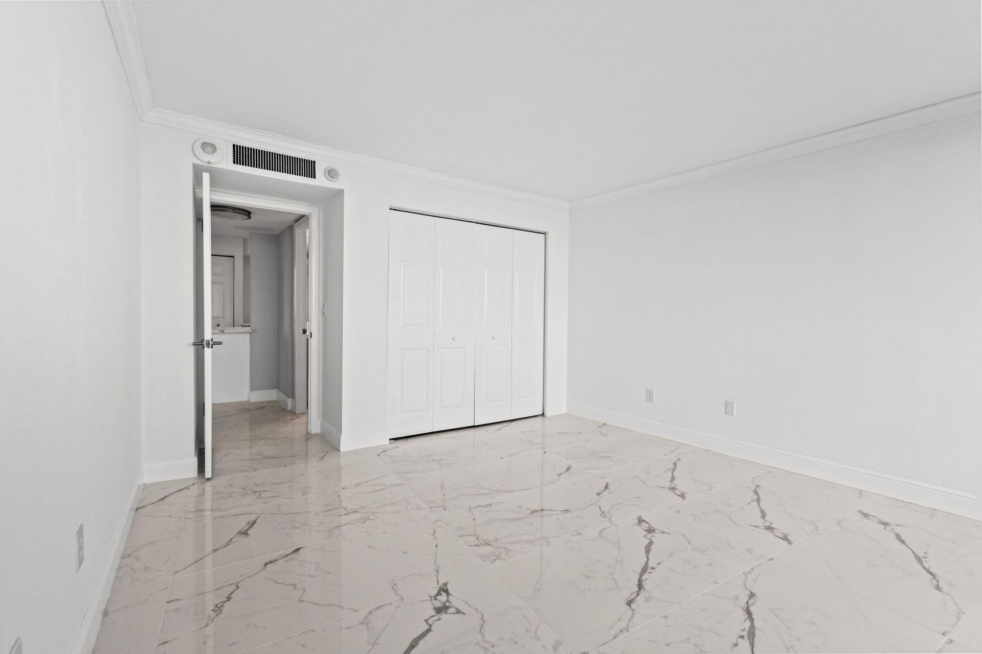 5200 N Flagler Drive, Unit 1404, West Palm Beach, FL 33407 Photo