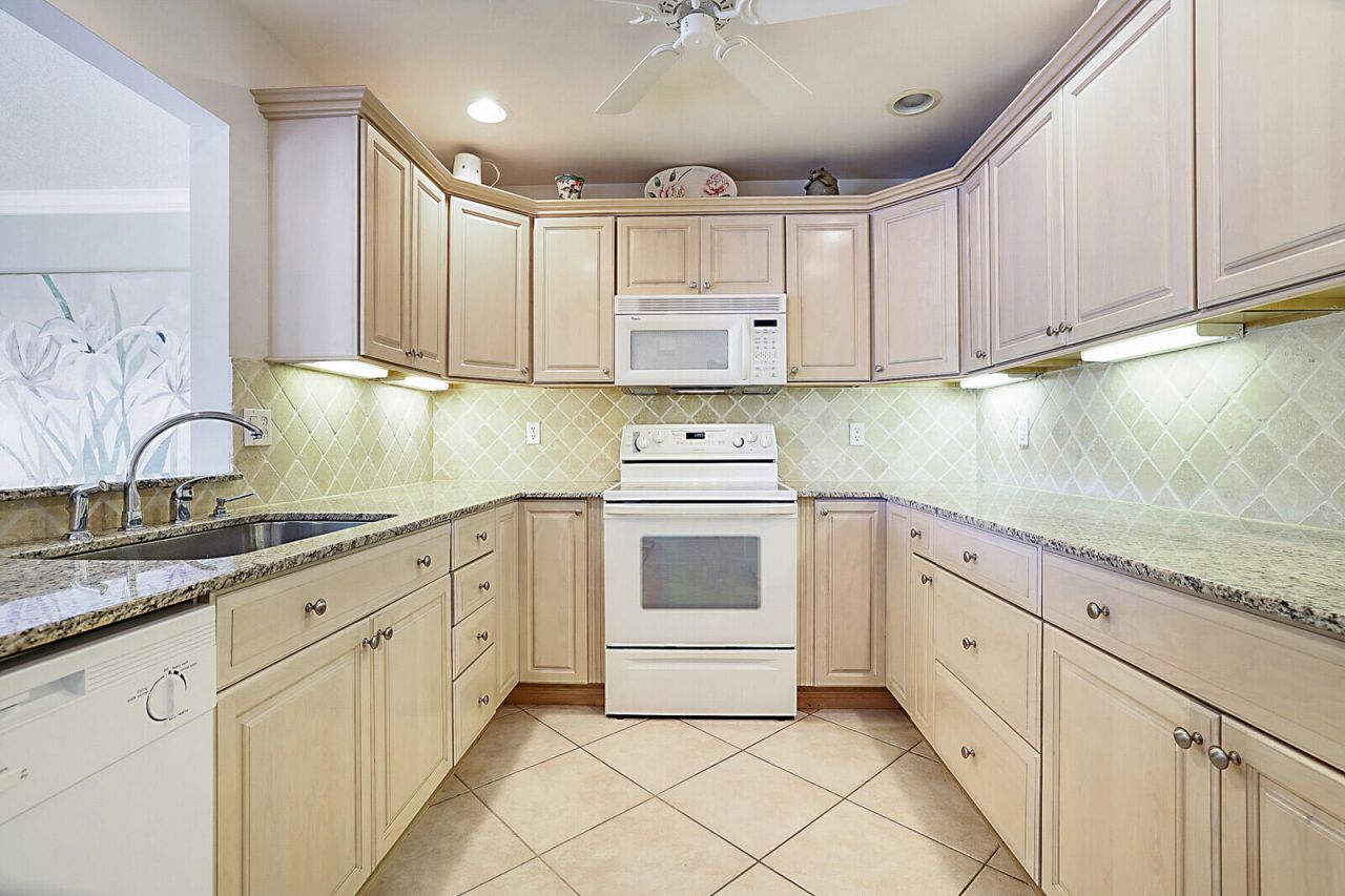 5611 SE Foxcross Place, Unit 5611, Stuart, FL 34997 Photo