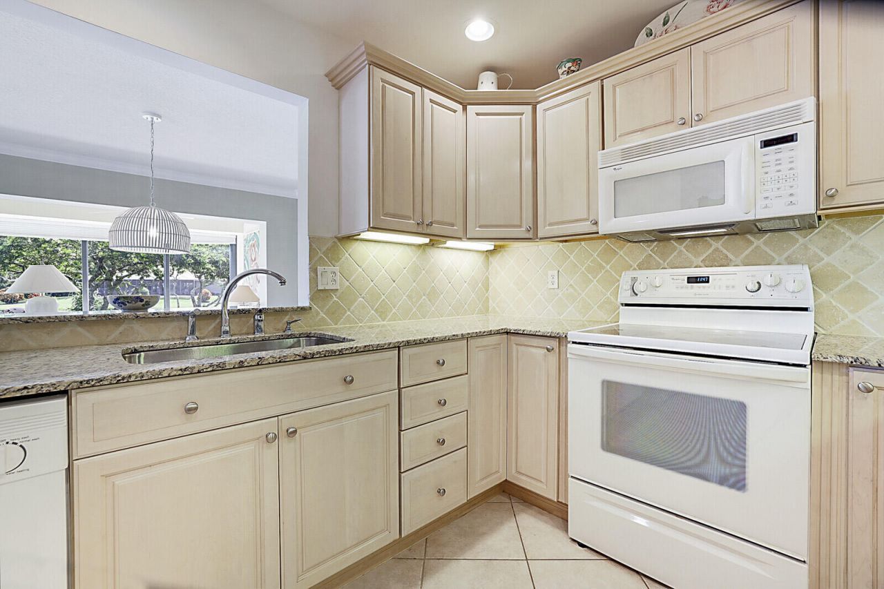 5611 SE Foxcross Place, Unit 5611, Stuart, FL 34997 Photo