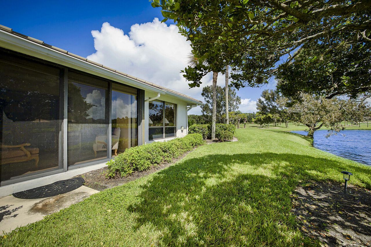 5611 SE Foxcross Place, Unit 5611, Stuart, FL 34997 Photo