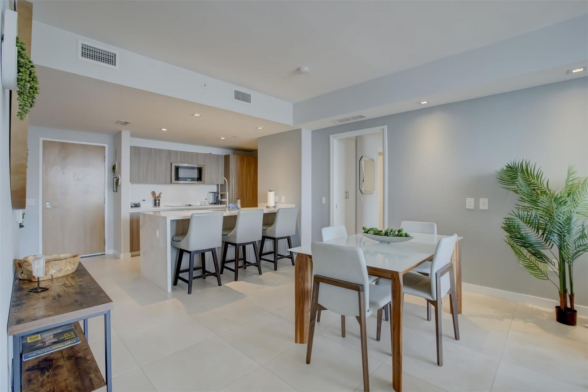 401 N Birch Road, Unit 705, Fort Lauderdale, FL 33304 Photo