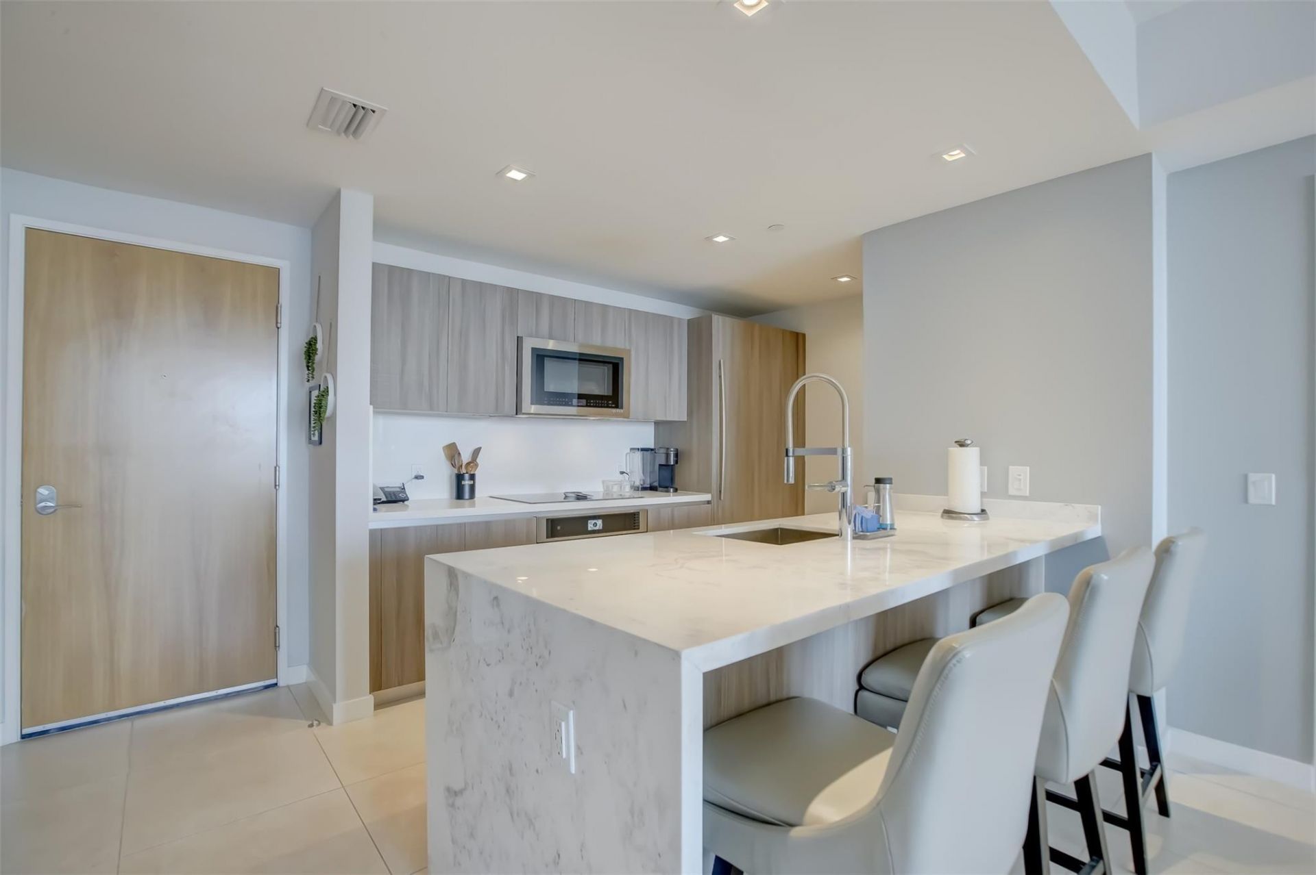 401 N Birch Road, Unit 705, Fort Lauderdale, FL 33304 Photo