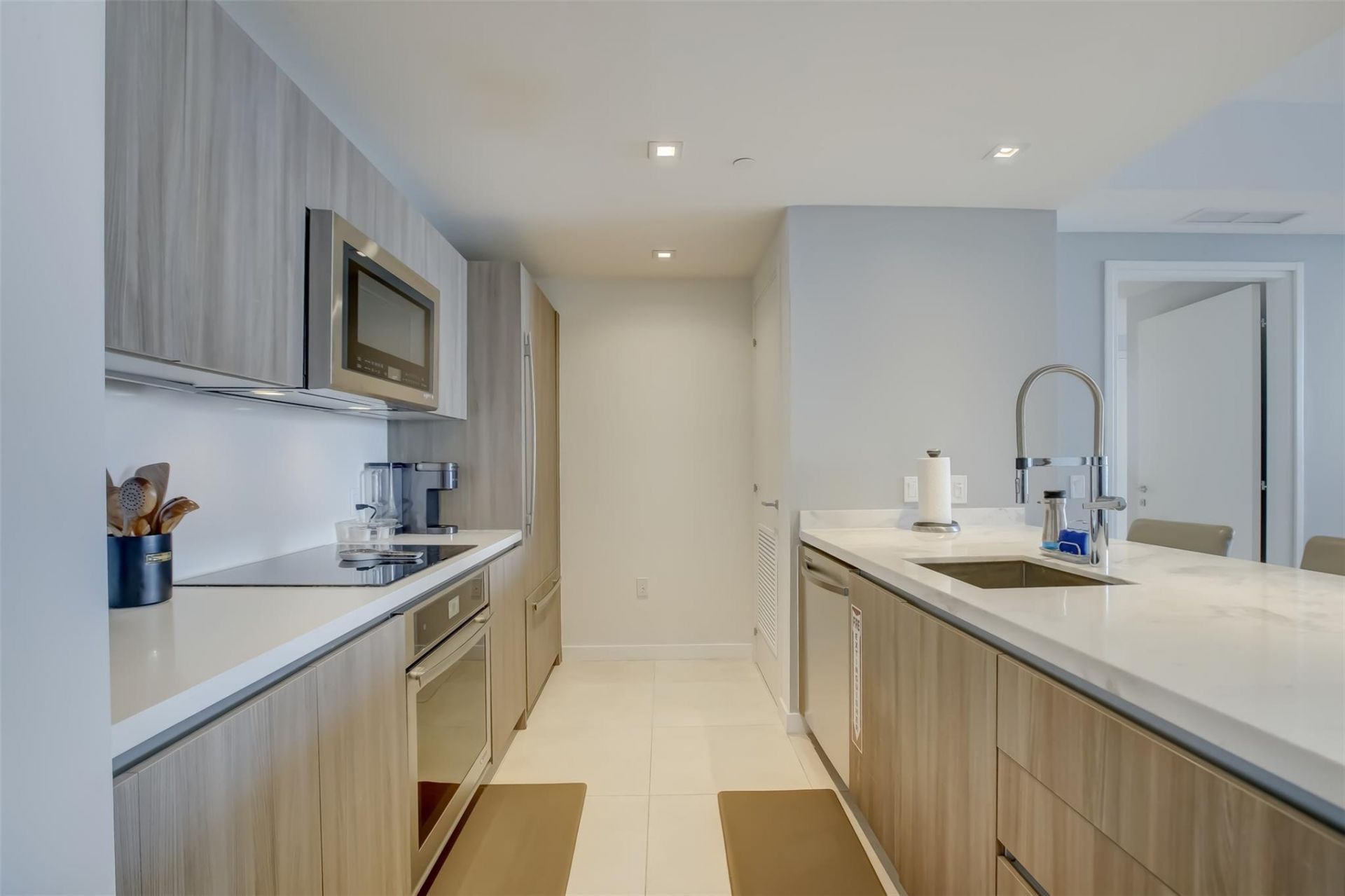 401 N Birch Road, Unit 705, Fort Lauderdale, FL 33304 Photo