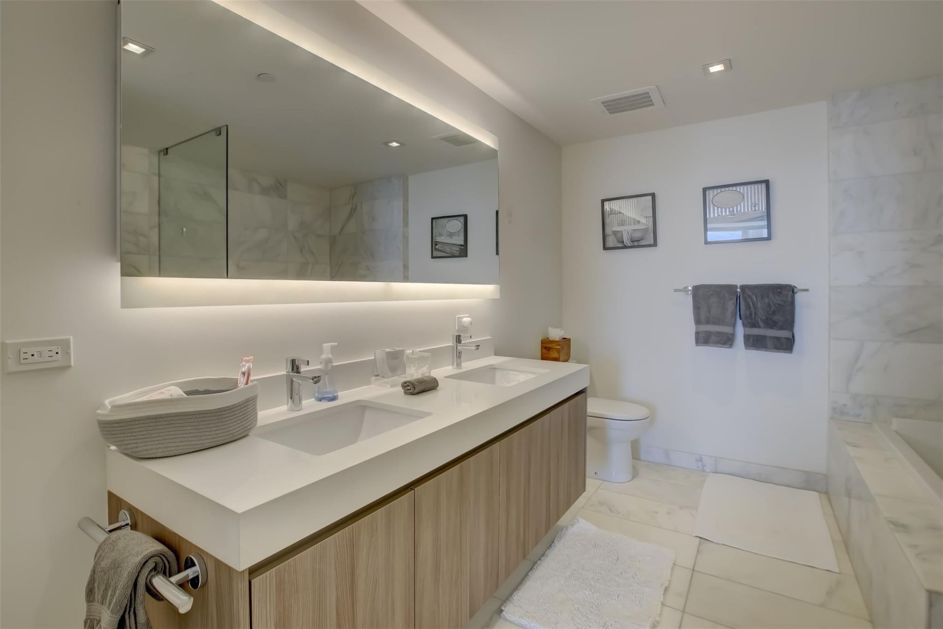 401 N Birch Road, Unit 705, Fort Lauderdale, FL 33304 Photo