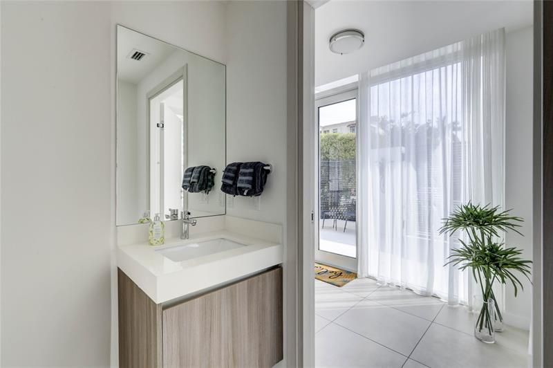 401 N Birch Road, Unit TH3, Fort Lauderdale, FL 33304 Photo