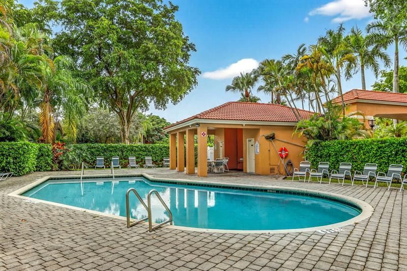 11461 Lakeview Drive, Unit 8, Coral Springs, FL 33071 Photo