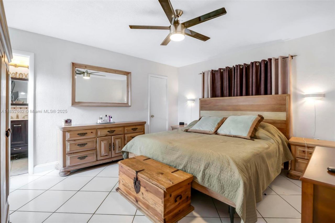 8111 SW 205th St, Cutler Bay, FL 33189 Photo