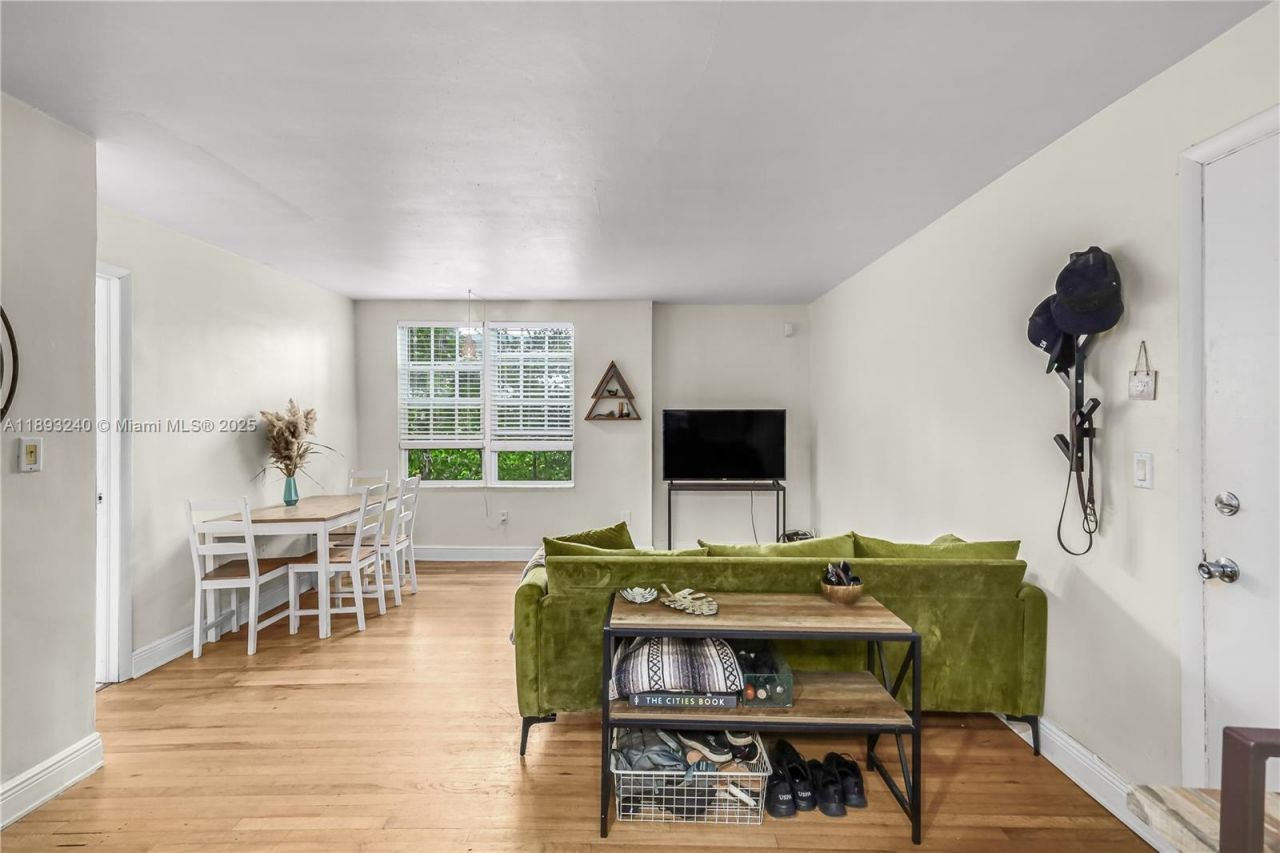 932 7th St, Unit 932A, Miami Beach, FL 33139 Photo