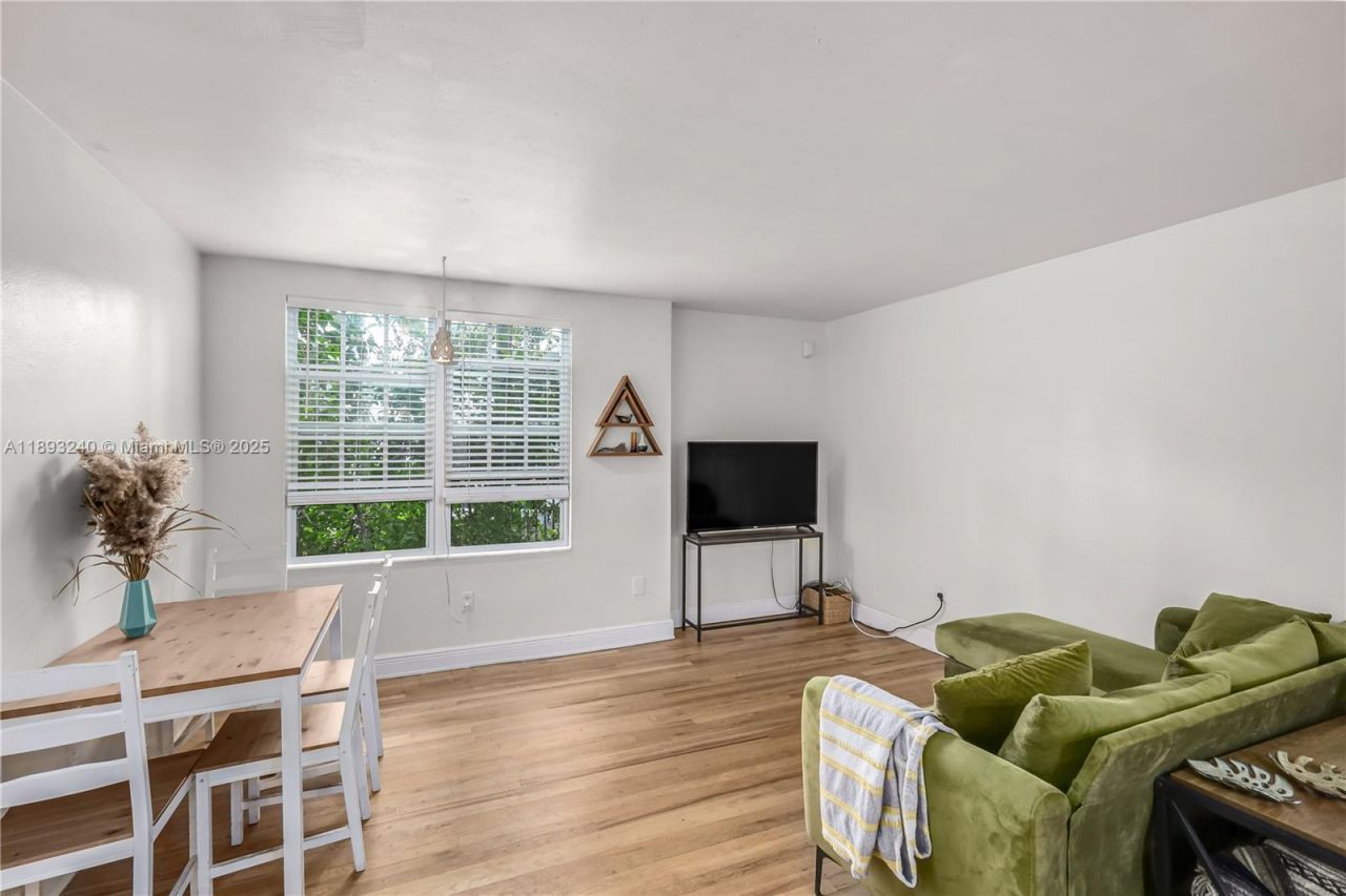 932 7th St, Unit 932A, Miami Beach, FL 33139 Photo