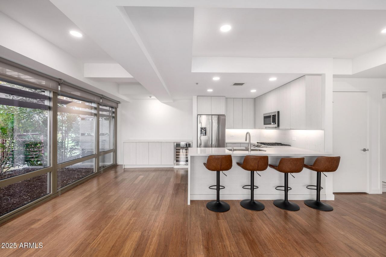 7161 E RANCHO VISTA Drive Scottsdale, AZ 85251