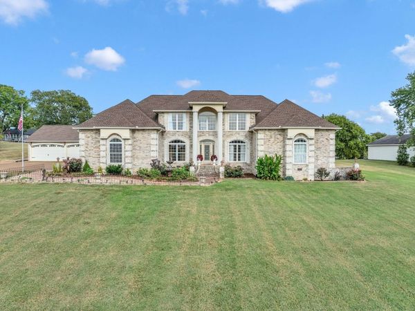 1011 Robertson Rd, Gallatin, TN 37066