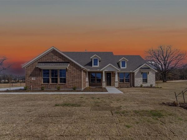 148 Oak Grove Way, Springtown, TX 76082