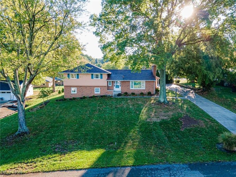 1681 Knob Hill Drive, Coshocton, OH 43812 Photo 1