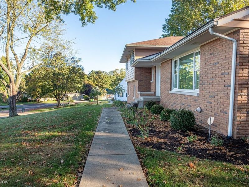 1681 Knob Hill Drive, Coshocton, OH 43812 Photo 4