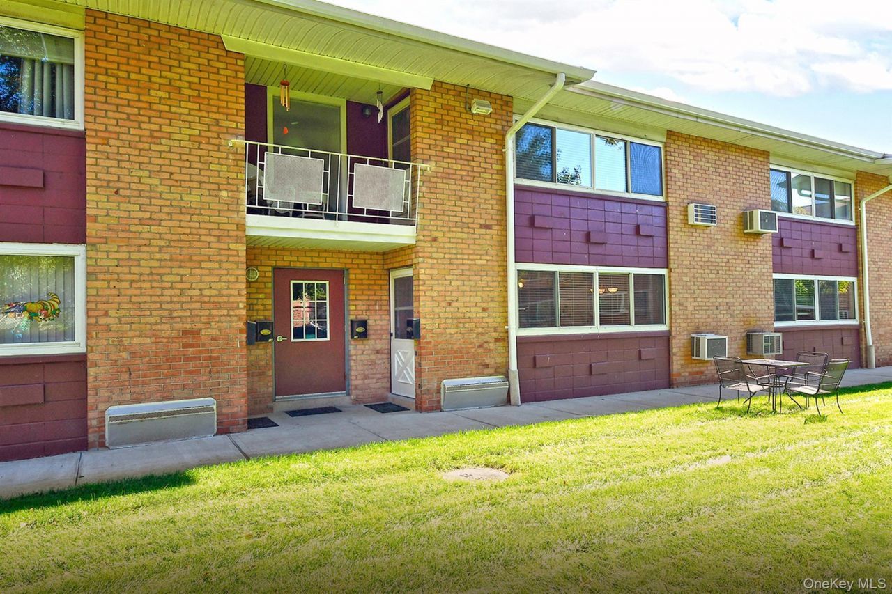 400 Fulton Street, Unit 8A, Farmingdale, NY 11735 Main Photo