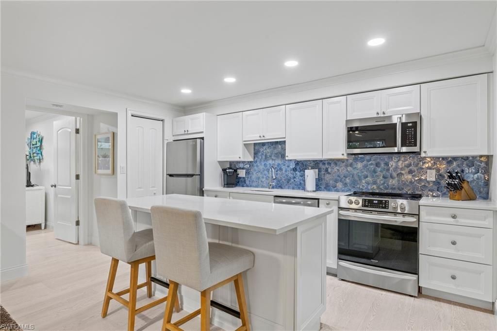 960 7th St S, Unit 101, Naples, FL 34102 Photo