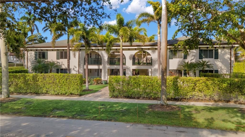 960 7th St S, Unit 101, Naples, FL 34102 Photo