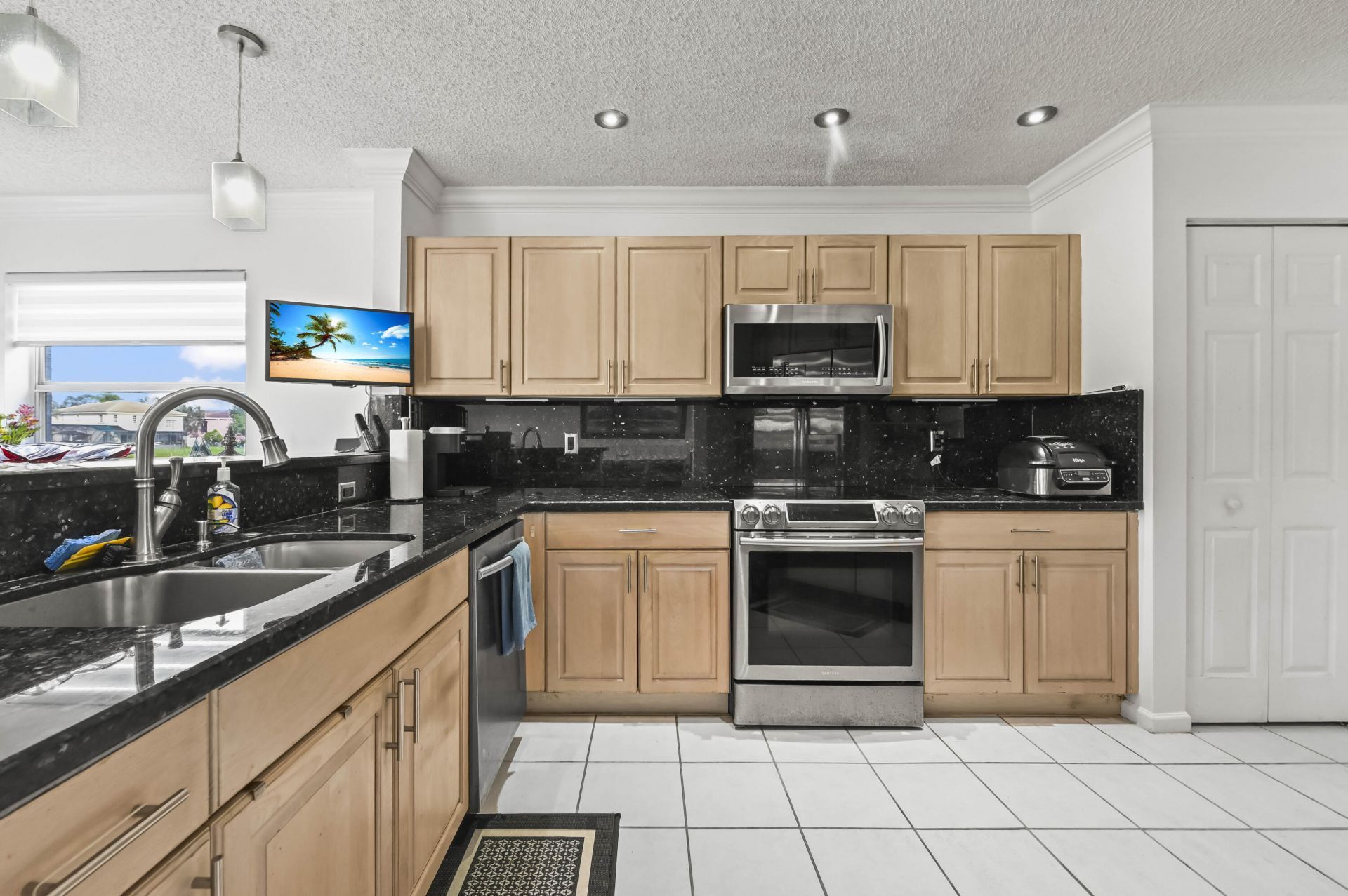 375 SW 205th Avenue, Pembroke Pines, FL 33029 Photo