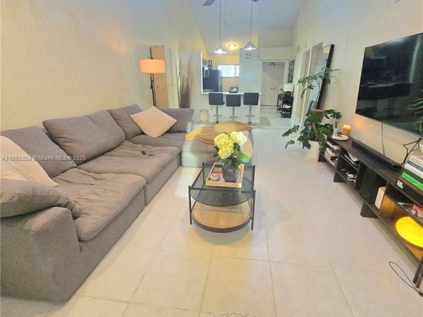 1757 NW 74th Ave, Unit 15, Plantation, FL 33313