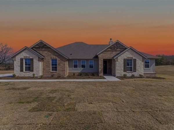 144 Oak Grove Way, Springtown, TX 76082