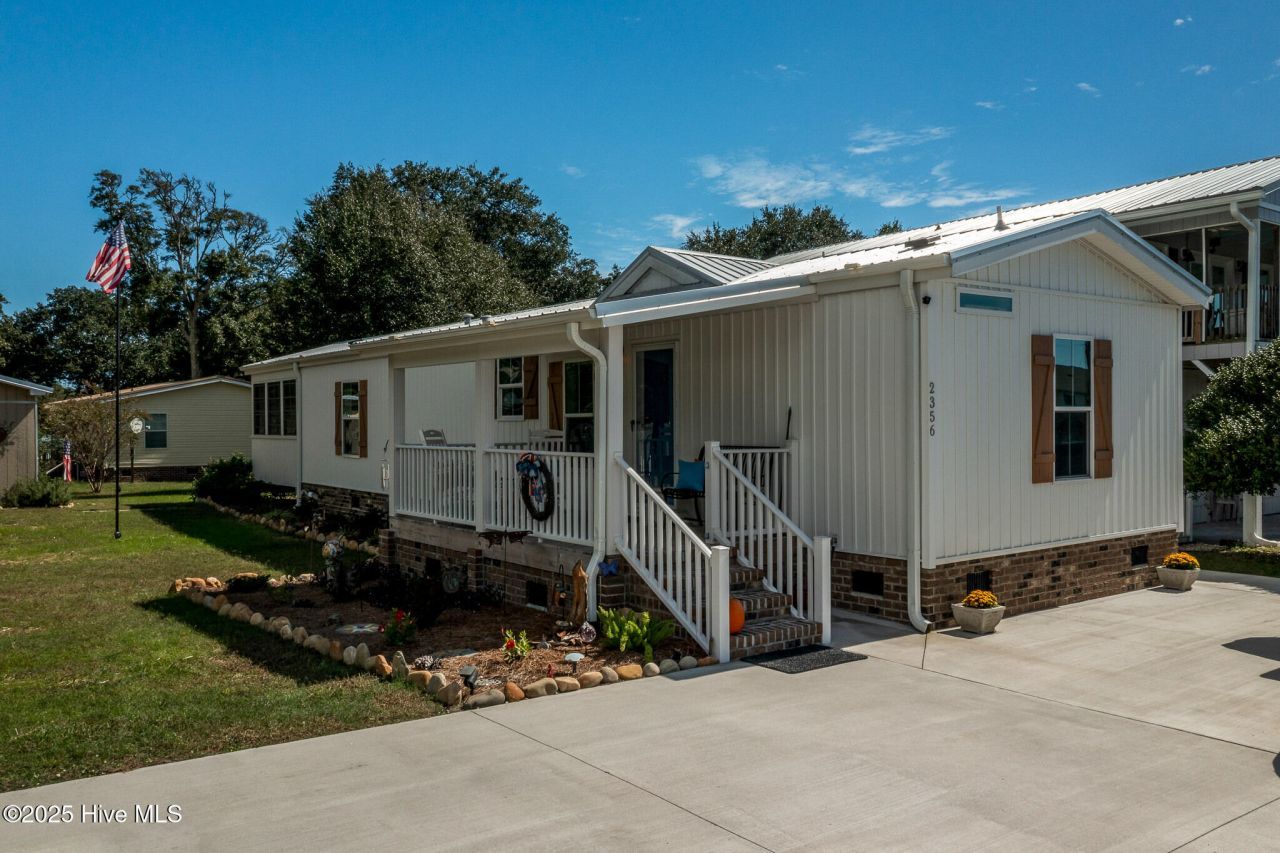 2356 W Tanglewood Drive Sw, Supply, NC 28462 Main Photo