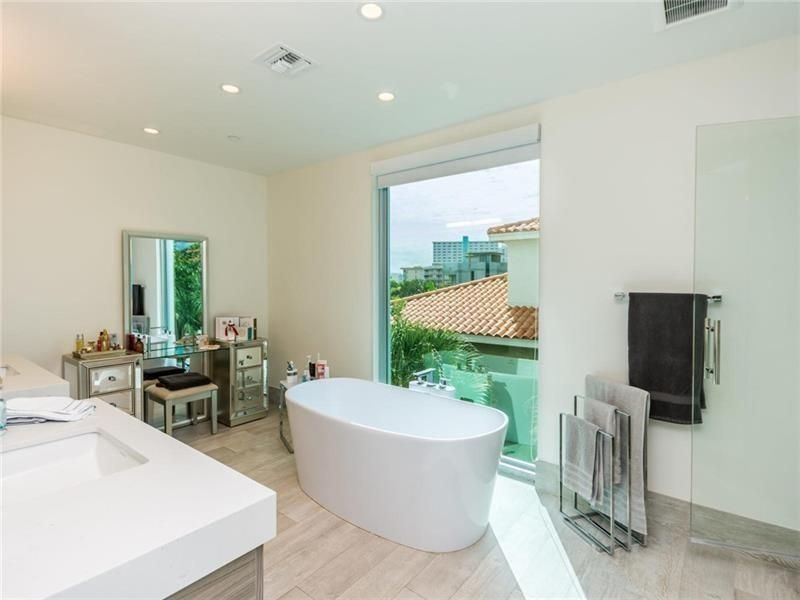 240 Shore Court, Lauderdale by the Sea, FL 33308 Photo