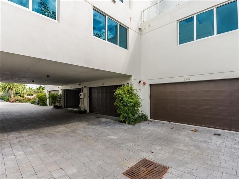 240 Shore Court, Lauderdale by the Sea, FL 33308 Photo