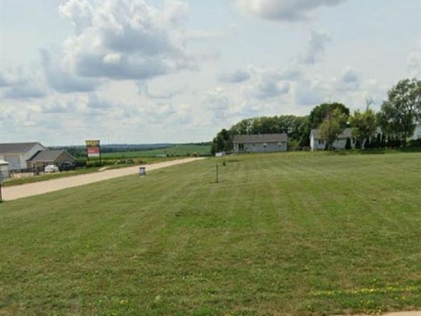 829 S Main Street, Center Point, IA 52213