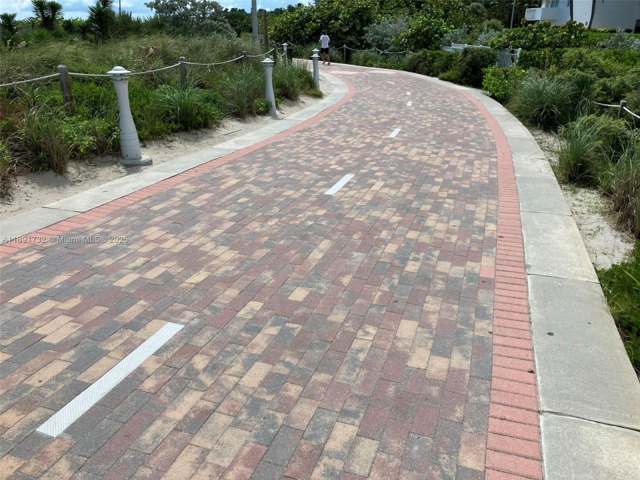 335 Ocean Dr, Unit 306, Miami Beach, FL 33139 Photo