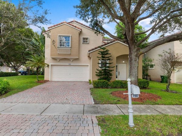 7557 NW 18th Dr, Pembroke Pines, FL 33024