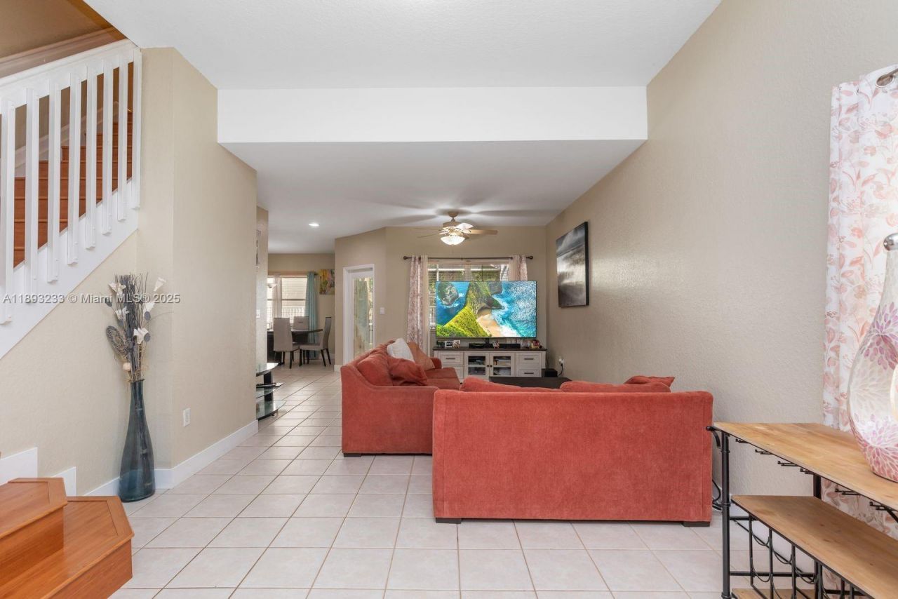 7557 NW 18th Dr, Pembroke Pines, FL 33024 Photo