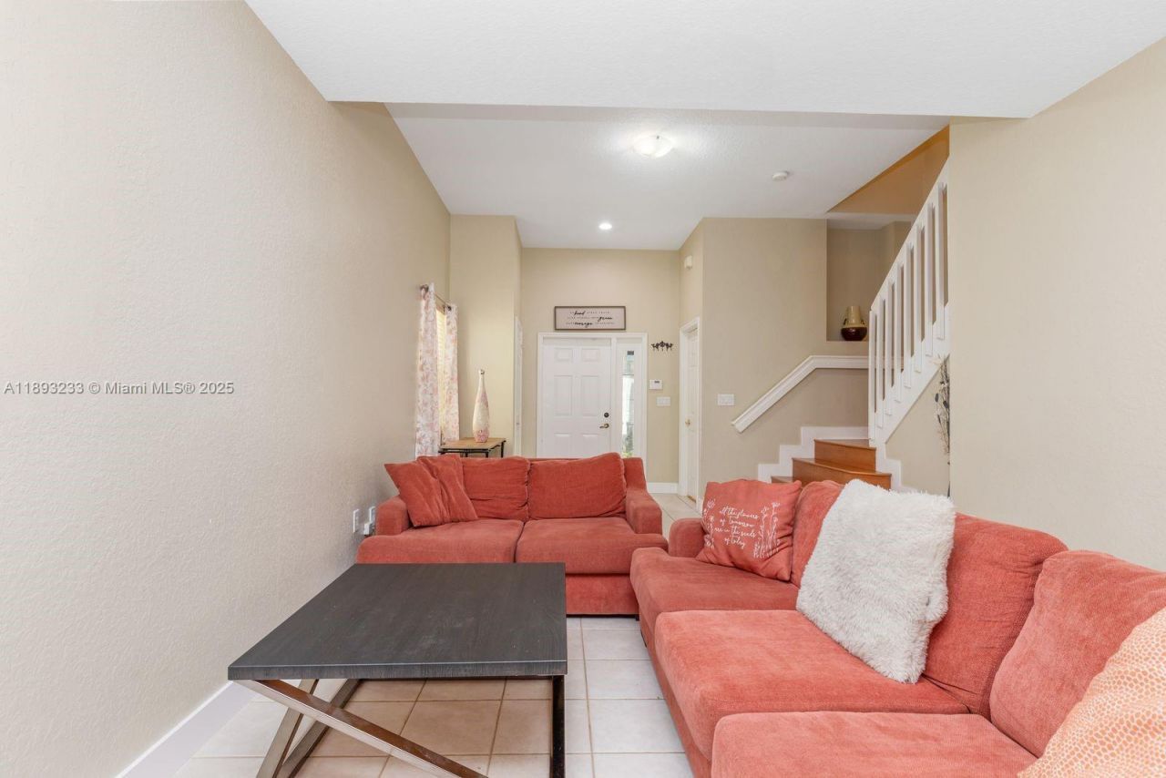 7557 NW 18th Dr, Pembroke Pines, FL 33024 Photo