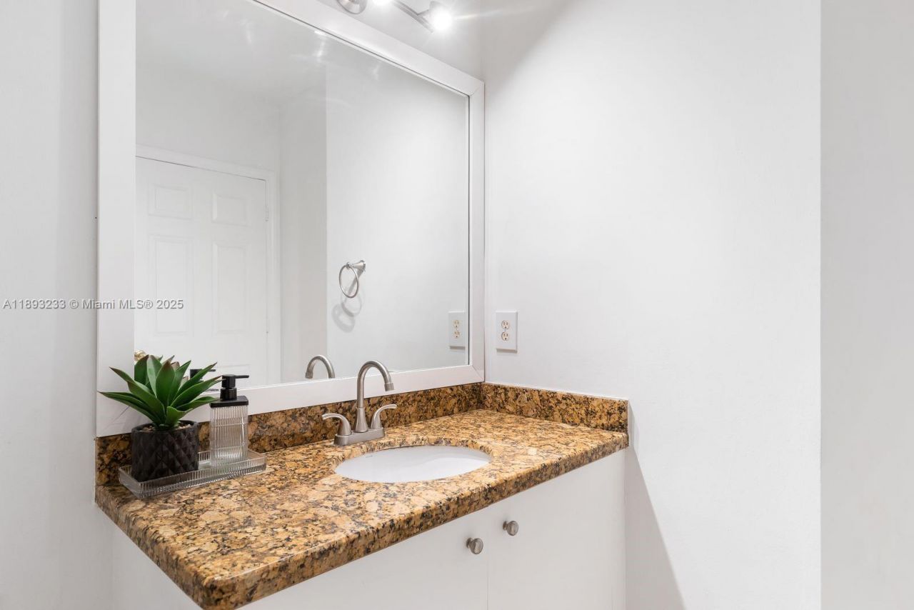 7557 NW 18th Dr, Pembroke Pines, FL 33024 Photo