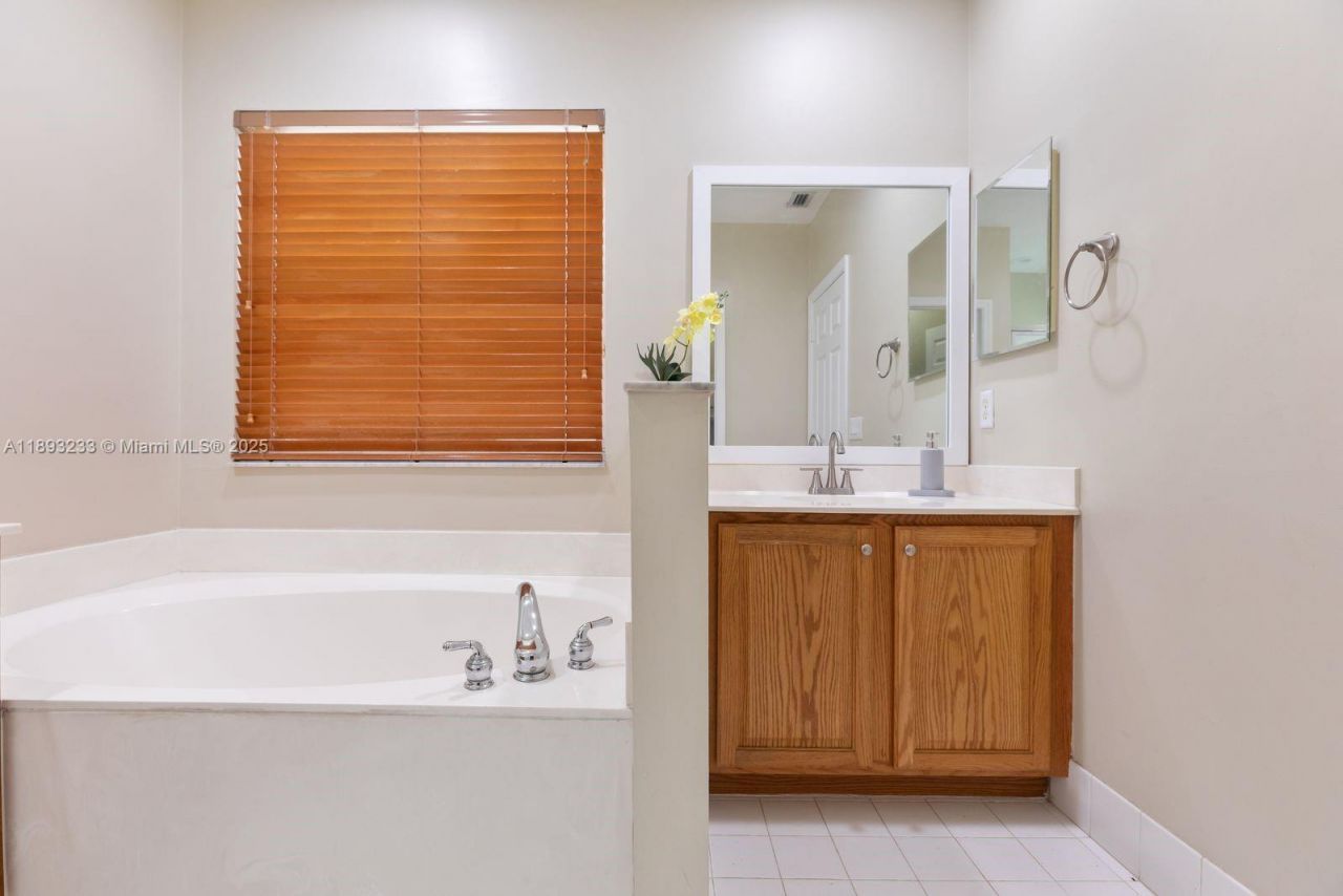 7557 NW 18th Dr, Pembroke Pines, FL 33024 Photo